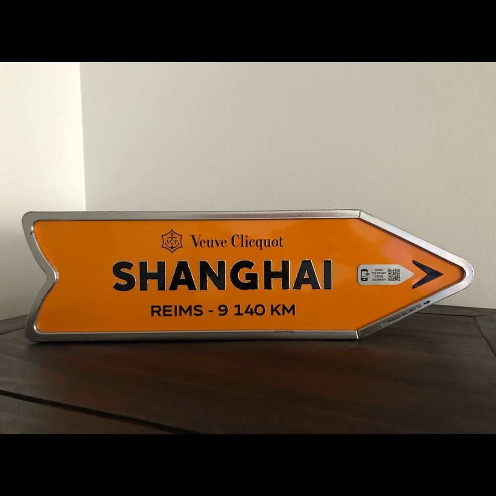 Veuve Clicquot arrow champagne tins (no bottle)